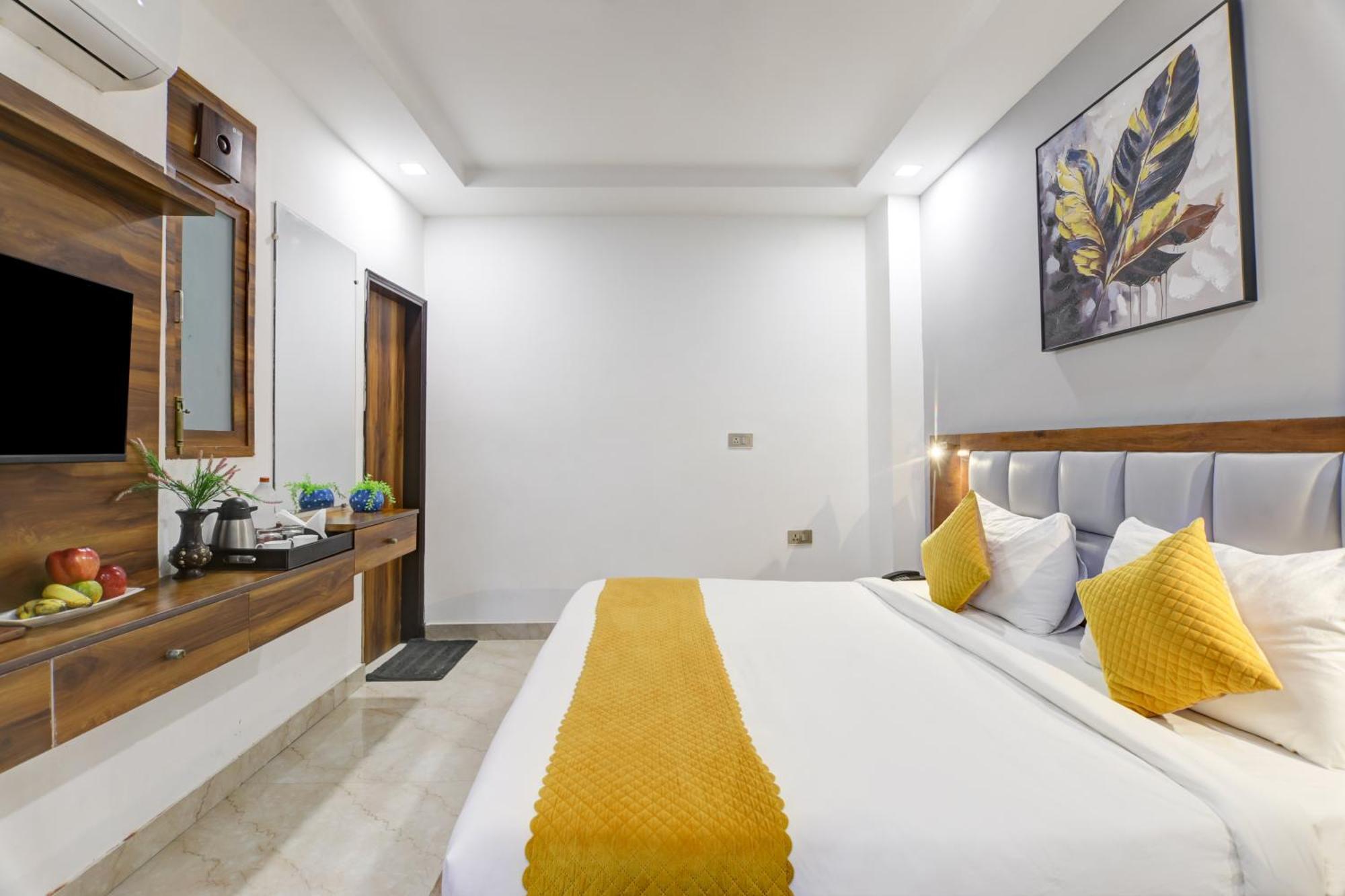 Status By Hotel The Emporio Ghaziabad Exterior foto