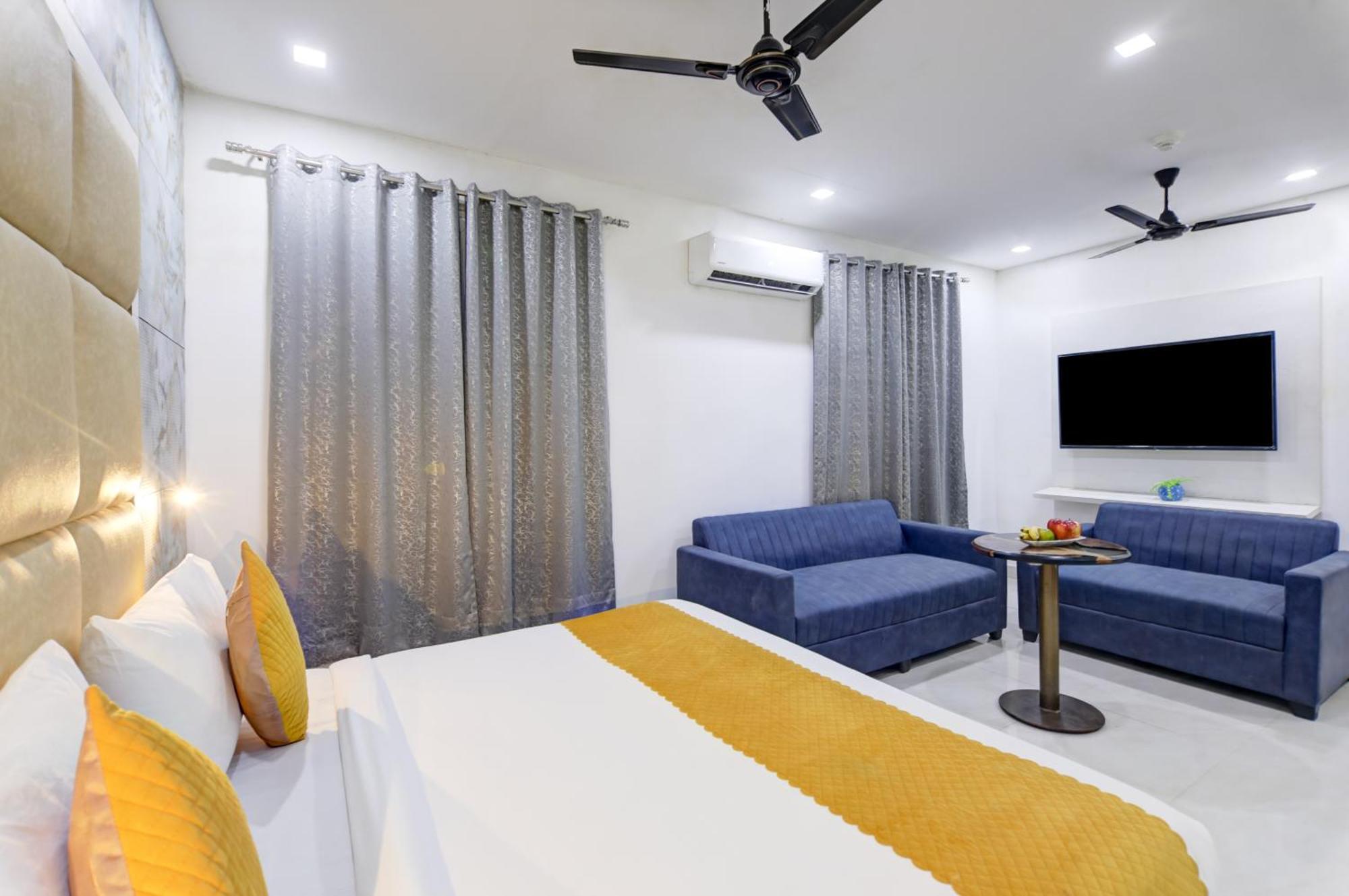 Status By Hotel The Emporio Ghaziabad Exterior foto