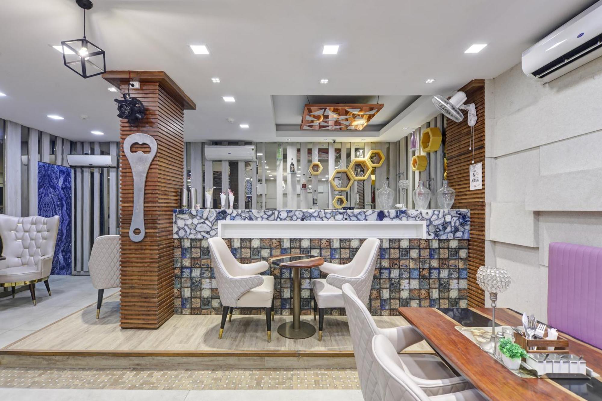 Status By Hotel The Emporio Ghaziabad Exterior foto