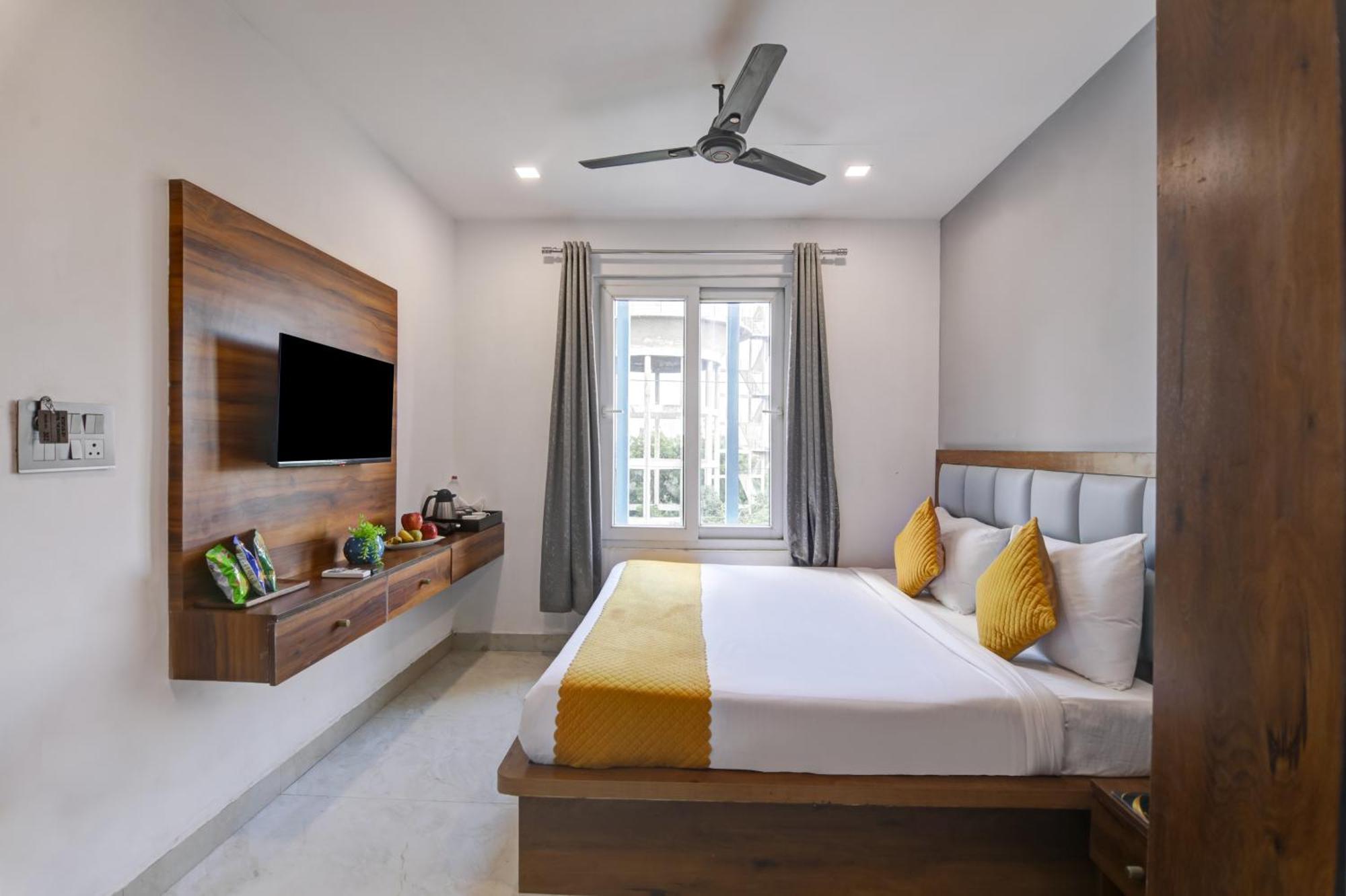 Status By Hotel The Emporio Ghaziabad Exterior foto