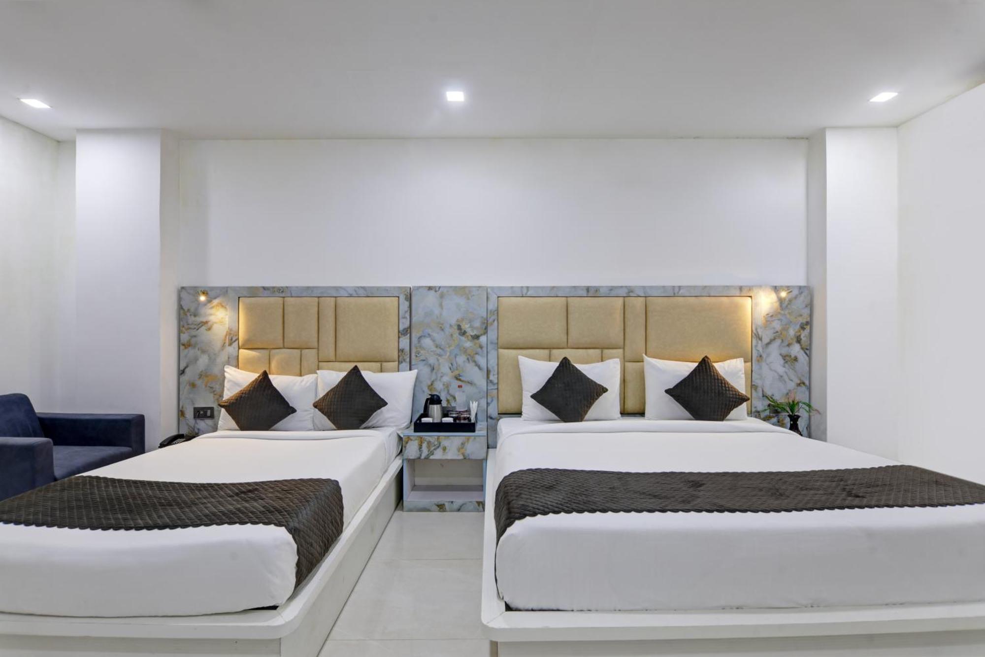Status By Hotel The Emporio Ghaziabad Exterior foto
