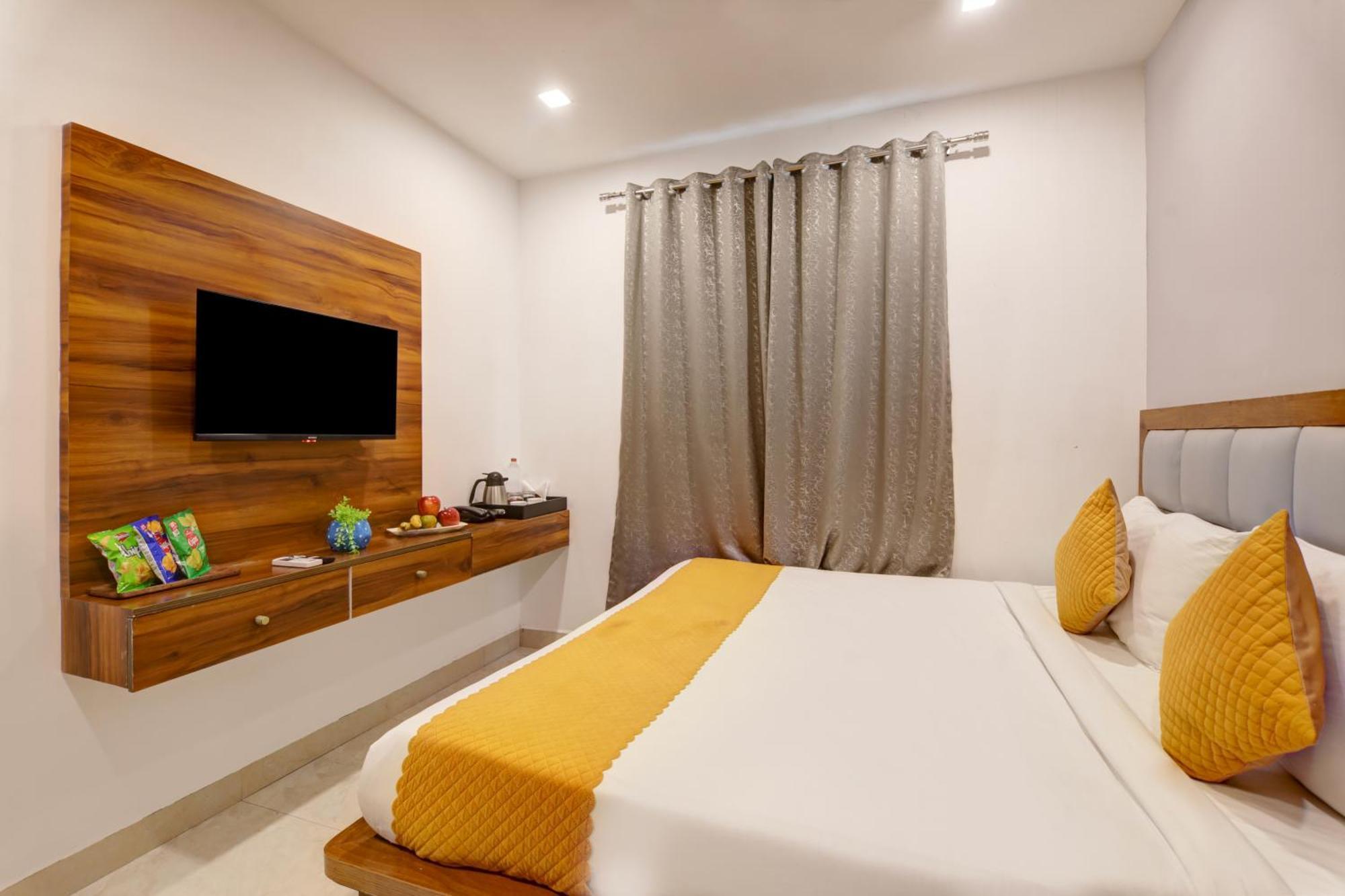 Status By Hotel The Emporio Ghaziabad Exterior foto