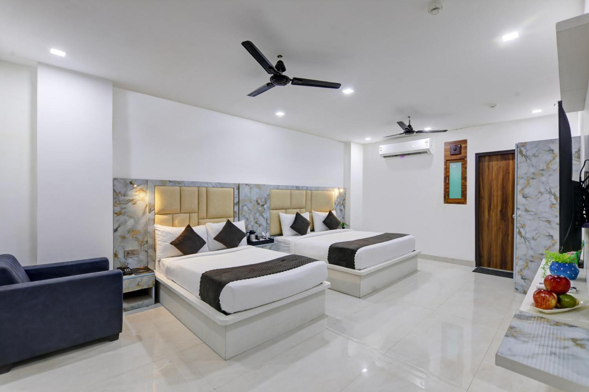 Status By Hotel The Emporio Ghaziabad Exterior foto