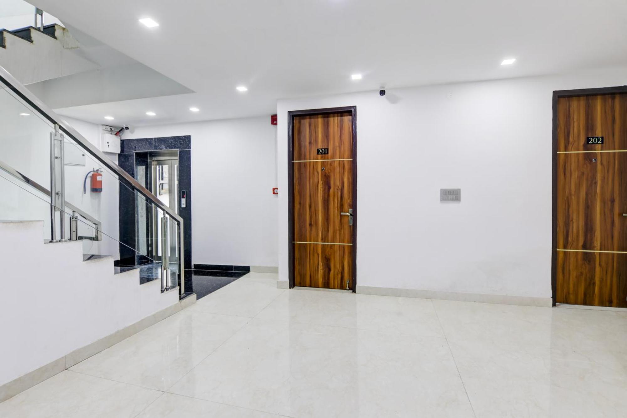 Status By Hotel The Emporio Ghaziabad Exterior foto