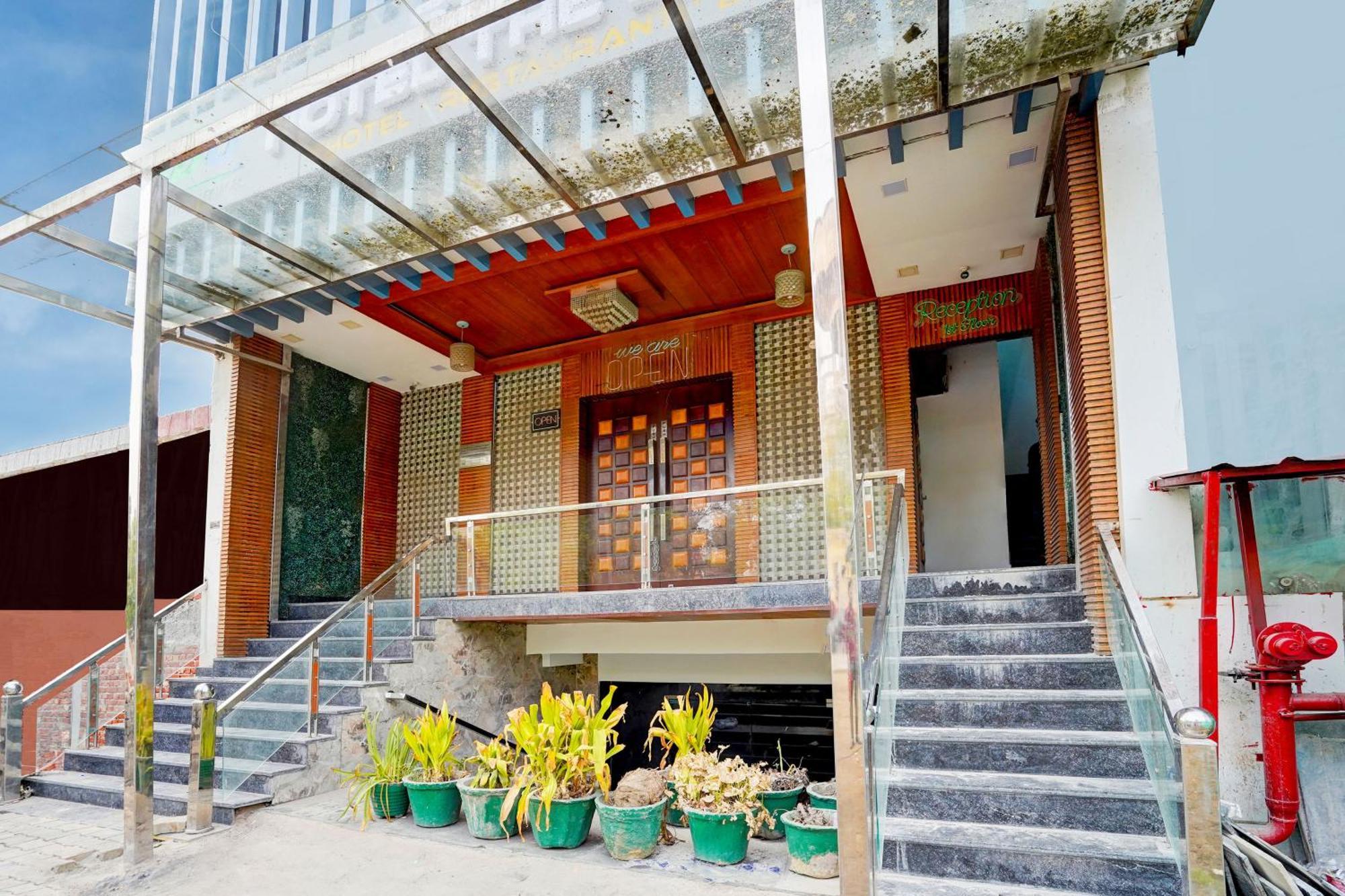 Status By Hotel The Emporio Ghaziabad Exterior foto